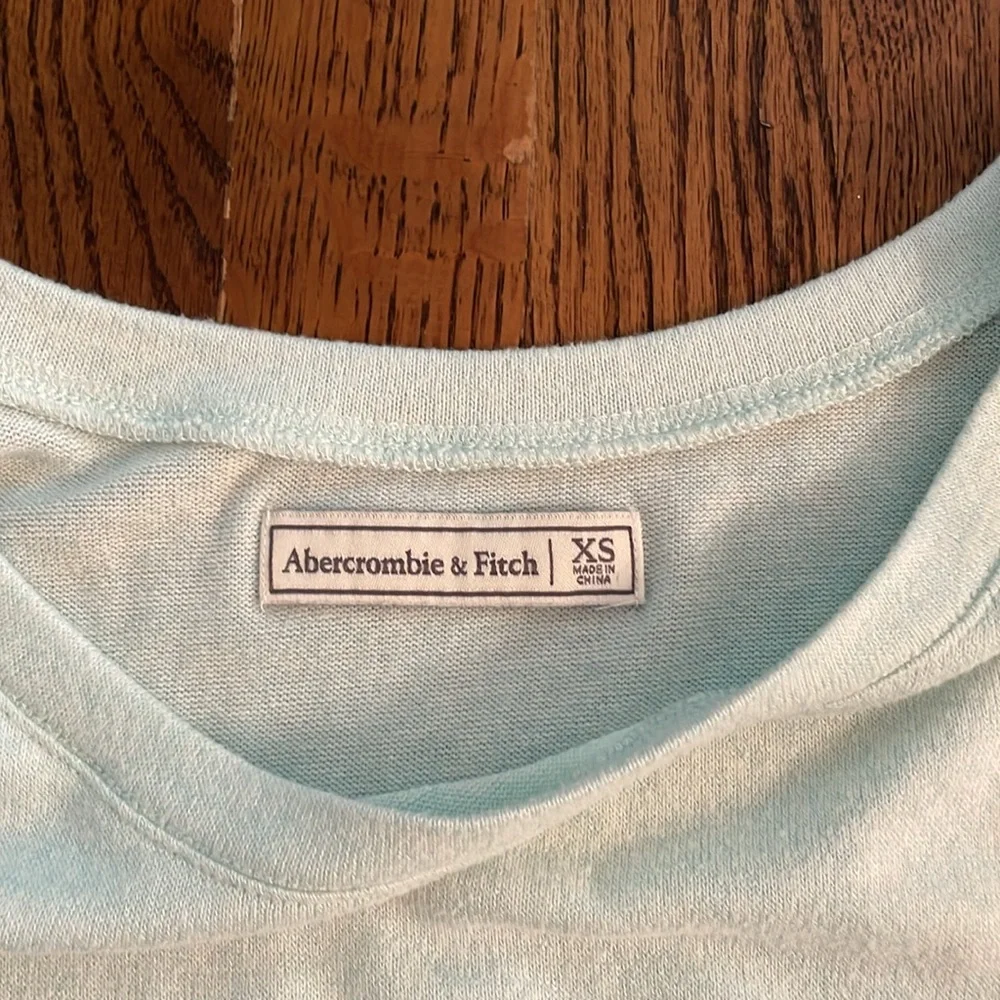 Abercrombie &Fitch crop sweater - Picture 2 of 2